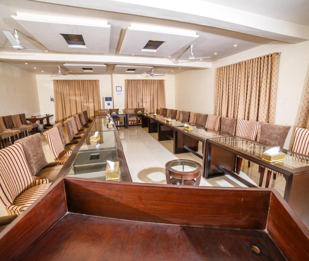 Vip House Hotel Пешавар Екстериор снимка