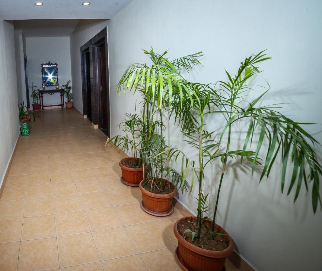 Vip House Hotel Пешавар Екстериор снимка