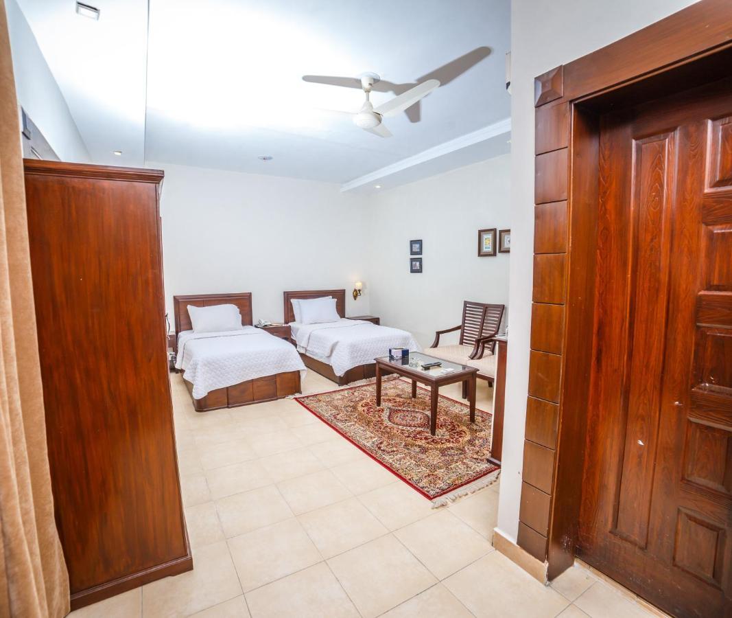 Vip House Hotel Пешавар Екстериор снимка