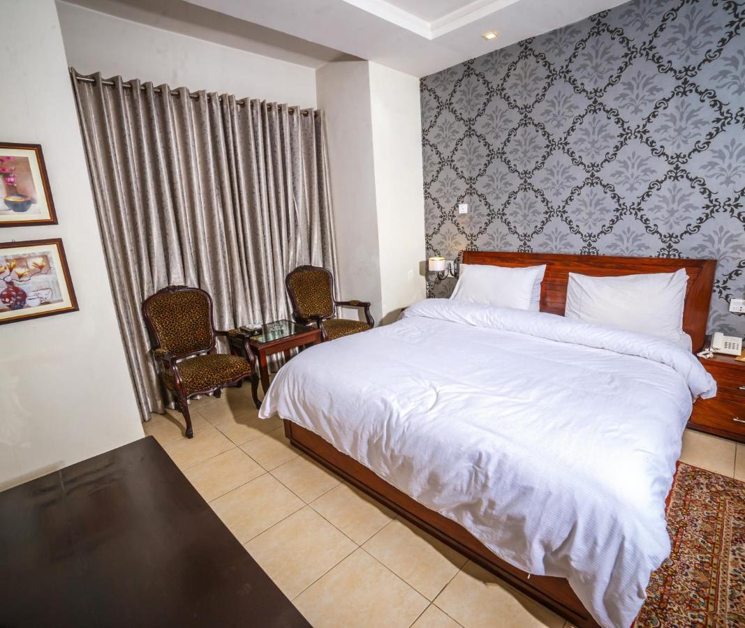 Vip House Hotel Пешавар Екстериор снимка