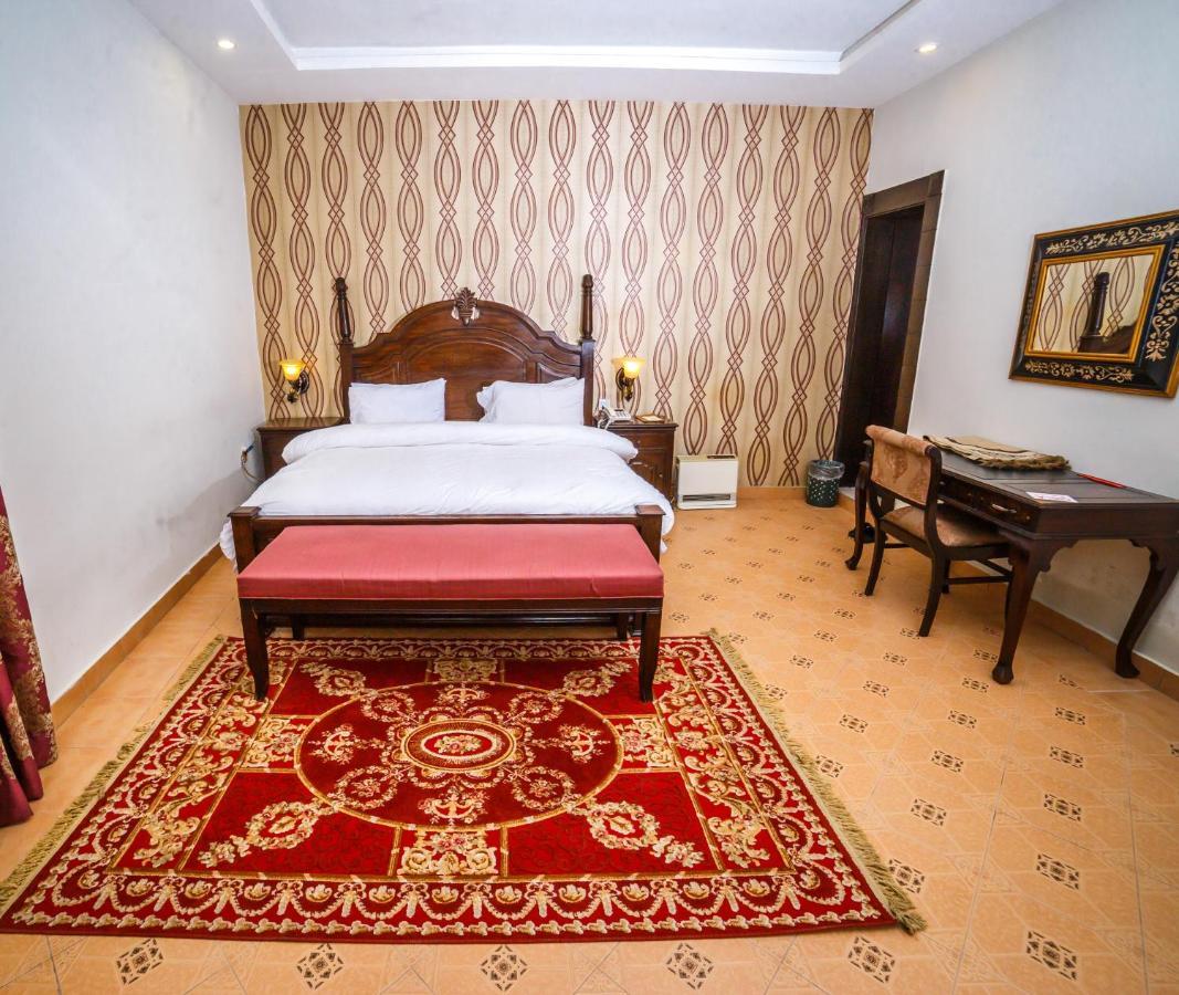 Vip House Hotel Пешавар Екстериор снимка