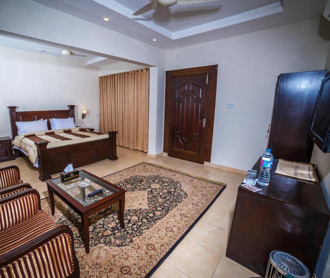 Vip House Hotel Пешавар Екстериор снимка