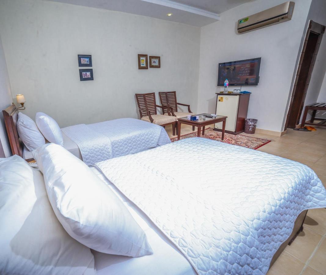 Vip House Hotel Пешавар Екстериор снимка