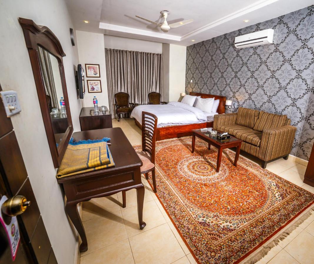 Vip House Hotel Пешавар Екстериор снимка