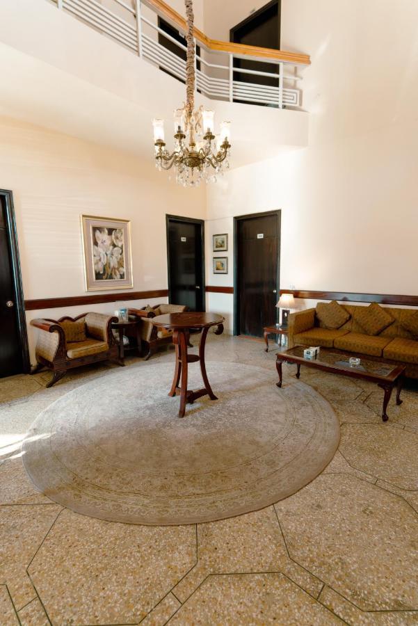 Vip House Hotel Пешавар Екстериор снимка