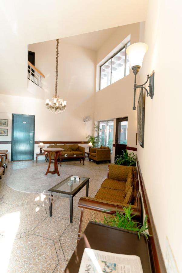 Vip House Hotel Пешавар Екстериор снимка