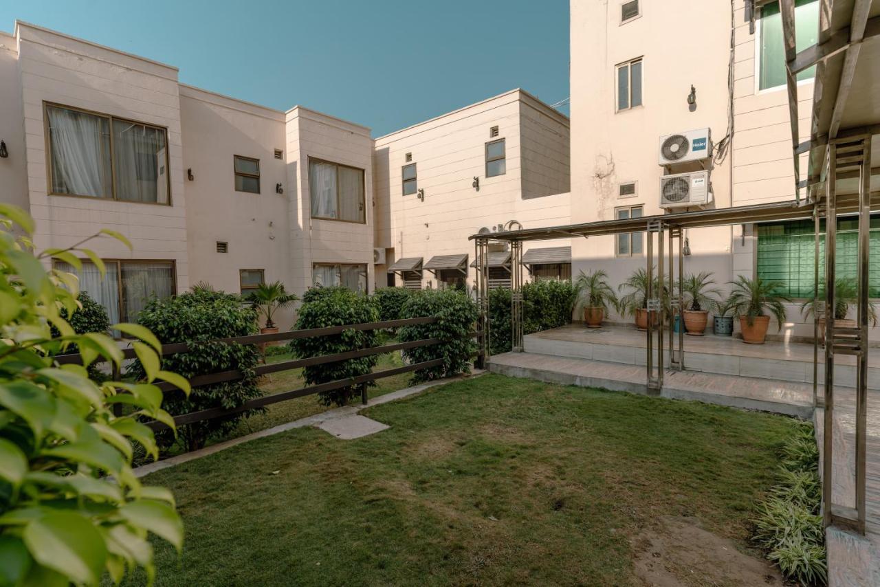 Vip House Hotel Пешавар Екстериор снимка