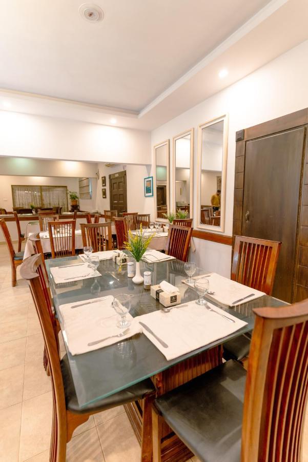 Vip House Hotel Пешавар Екстериор снимка