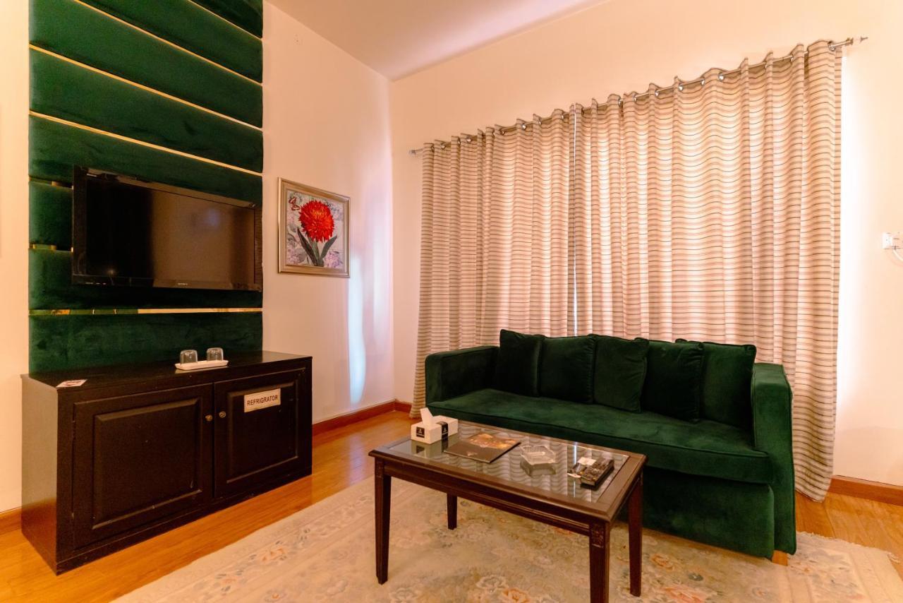 Vip House Hotel Пешавар Екстериор снимка